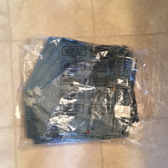 NWT Abercrombie high rise mom short medium destroy - Picture 13 of 13